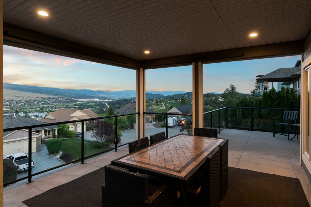 The Driftwood | Hot Tub, Wineries & Lakes Main Image