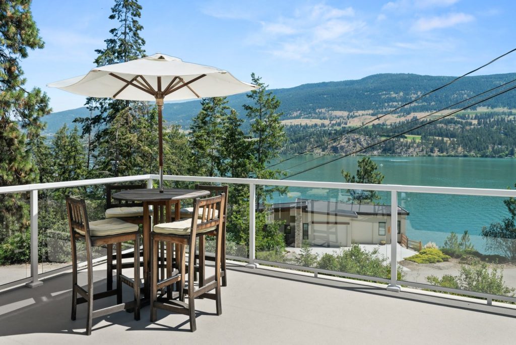 Ponderosa | Charming, Serene & Stunning Lake Views Main Image