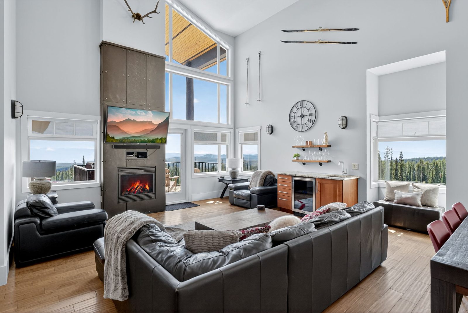 Alpenglow | Penthouse & Private Hot Tub - Duval Property Management